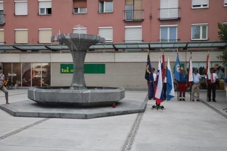Spominska svečanost na Trgu talcev 